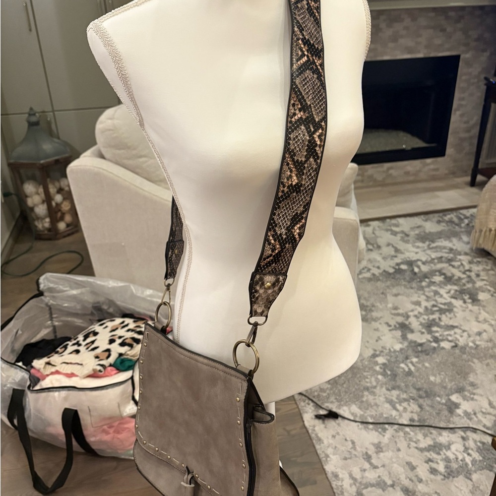 Chic Gray Crossbody Bag with Snakeskin Strap